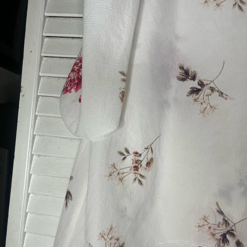 CHANCES R. Floral Sleeveless Top - White and Pink - Picture 4 of 5